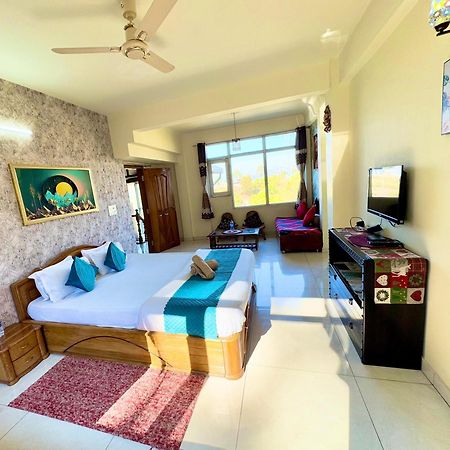The Auriga 3Bhk Fully Entair Villa With Bonfire In Kasauli I Pvt Stay I Open Air Terrace I Kitchen Livingroom I Lawn Bonfire I Gaming Zone Exterior photo
