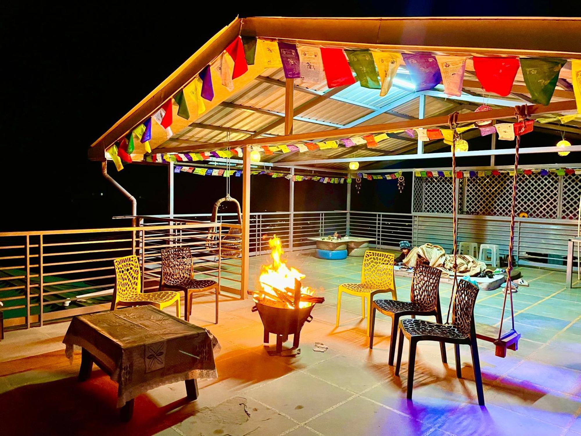 The Auriga 3Bhk Fully Entair Villa With Bonfire In Kasauli I Pvt Stay I Open Air Terrace I Kitchen Livingroom I Lawn Bonfire I Gaming Zone Exterior photo