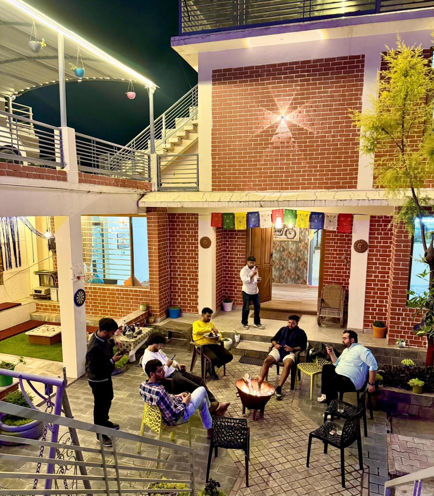 The Auriga 3Bhk Fully Entair Villa With Bonfire In Kasauli I Pvt Stay I Open Air Terrace I Kitchen Livingroom I Lawn Bonfire I Gaming Zone Exterior photo