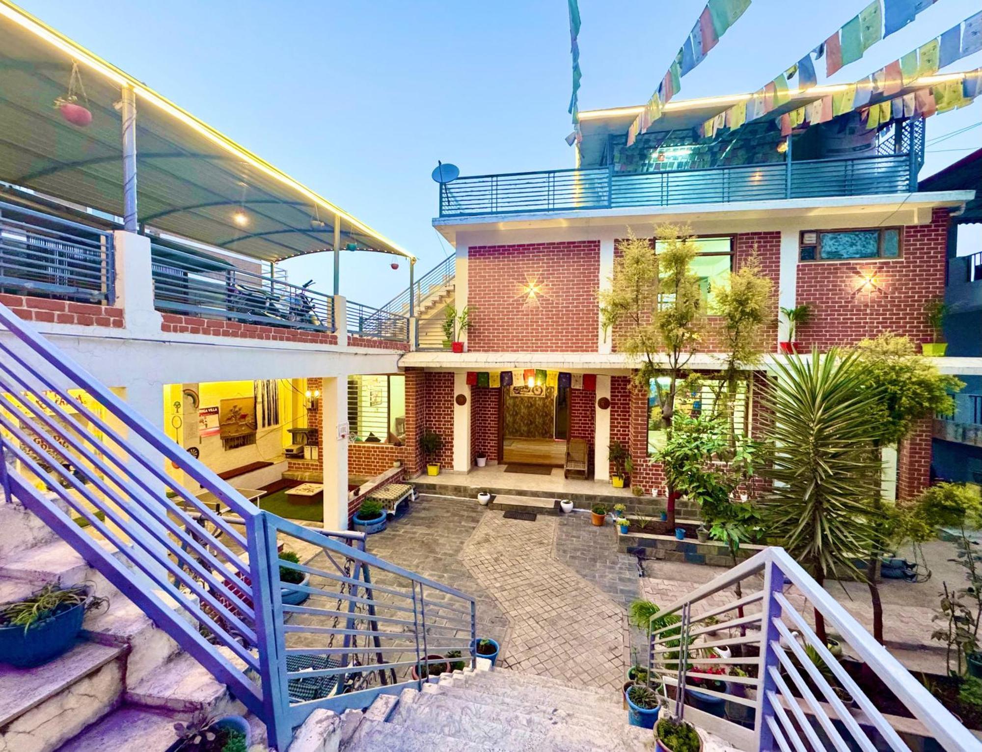 The Auriga 3Bhk Fully Entair Villa With Bonfire In Kasauli I Pvt Stay I Open Air Terrace I Kitchen Livingroom I Lawn Bonfire I Gaming Zone Exterior photo