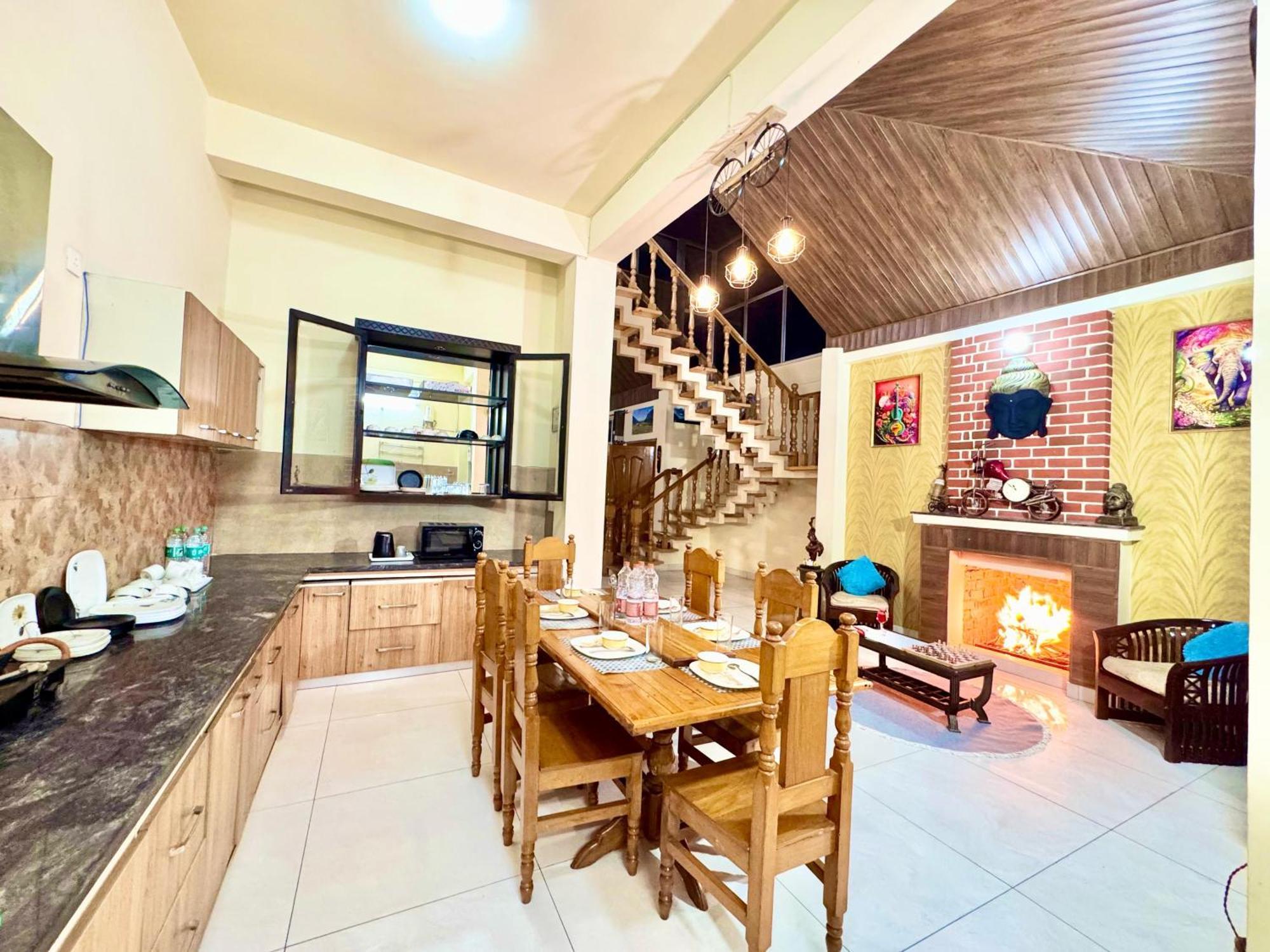 The Auriga 3Bhk Fully Entair Villa With Bonfire In Kasauli I Pvt Stay I Open Air Terrace I Kitchen Livingroom I Lawn Bonfire I Gaming Zone Exterior photo
